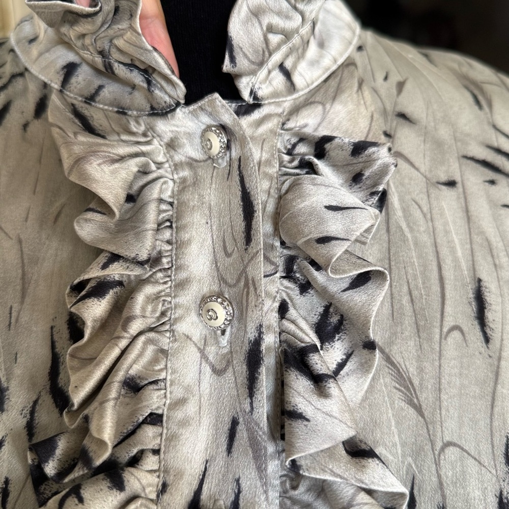 St. John Silk Ruffled Blouse | Long Sleeve High Neck | Neutral Print | L - Picture 6 of 14